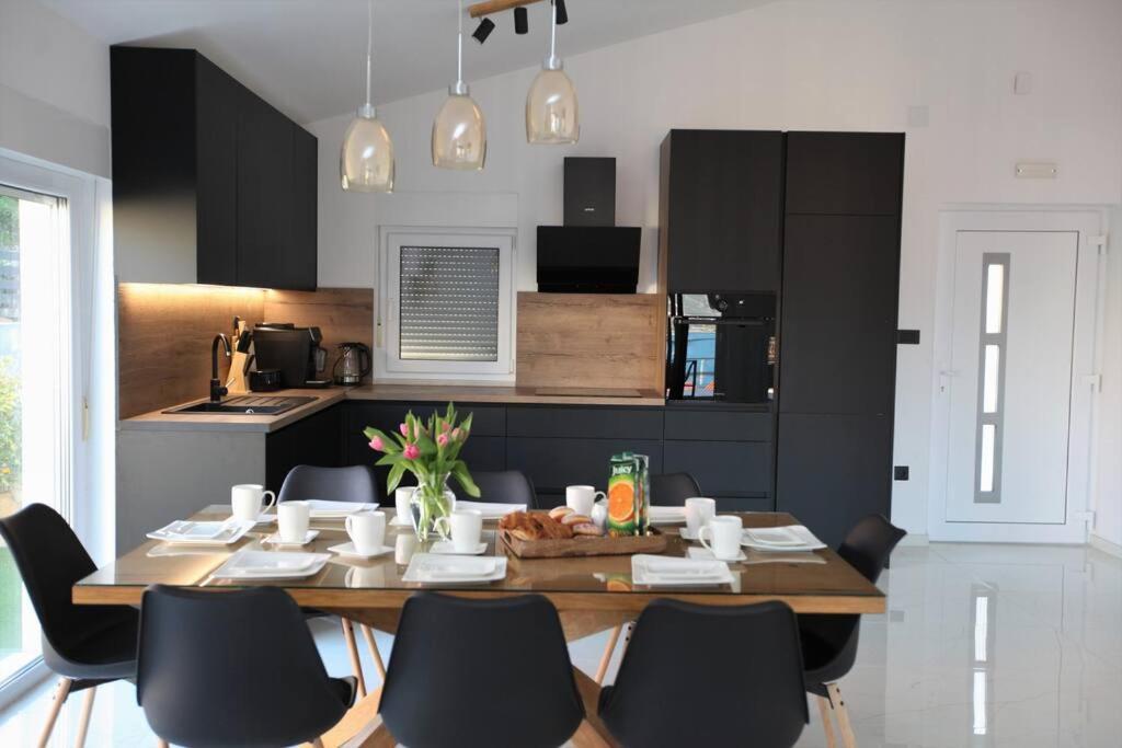 Luxury Villa Lana Apt, Seaview Terrace, Large Outdoor Space, Bbq Τρογκίρ Εξωτερικό φωτογραφία