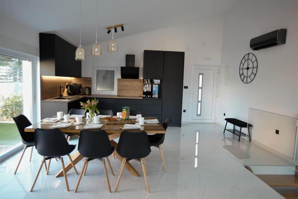 Luxury Villa Lana Apt, Seaview Terrace, Large Outdoor Space, Bbq Τρογκίρ Εξωτερικό φωτογραφία