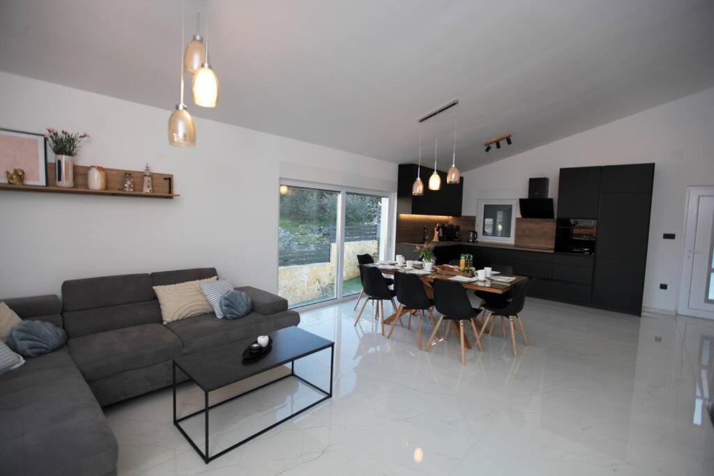 Luxury Villa Lana Apt, Seaview Terrace, Large Outdoor Space, Bbq Τρογκίρ Εξωτερικό φωτογραφία