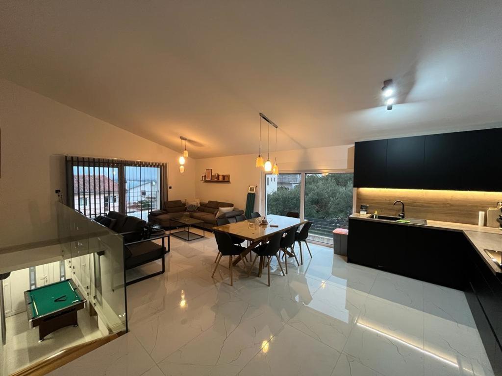 Luxury Villa Lana Apt, Seaview Terrace, Large Outdoor Space, Bbq Τρογκίρ Εξωτερικό φωτογραφία